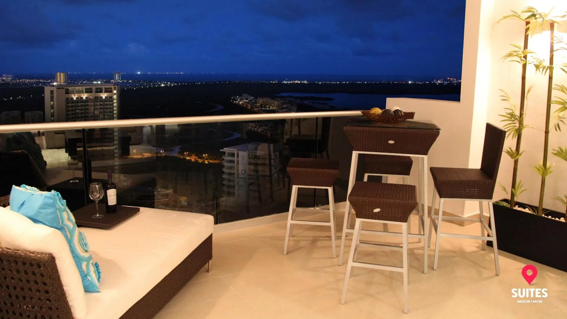 Suites Malecon Cancún 4*,