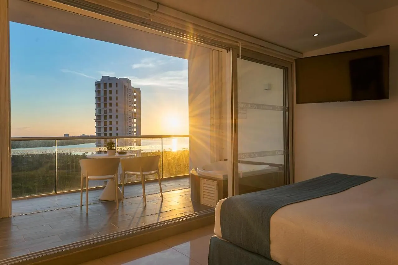 Suites Malecon Cancún Hotell