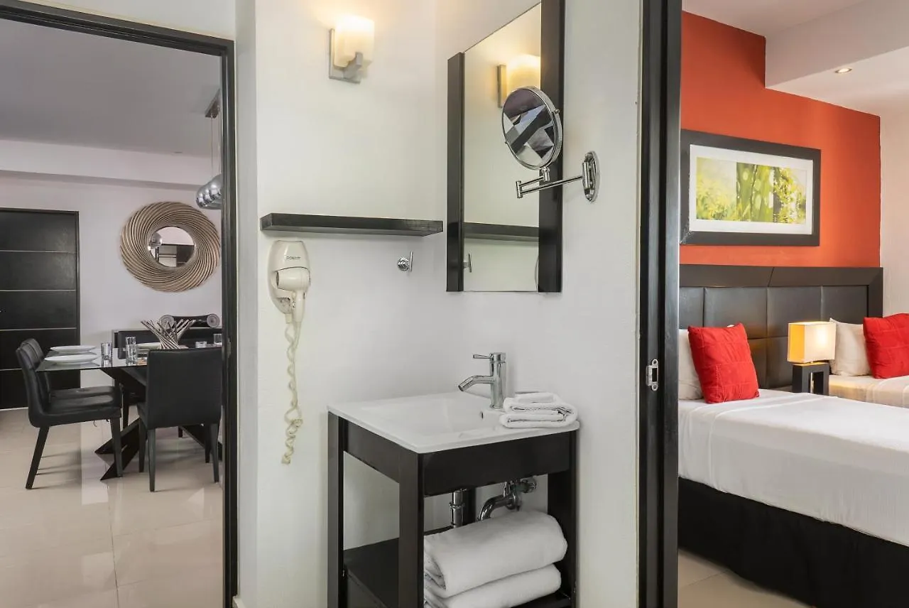 Suites Malecon Cancún 4*,