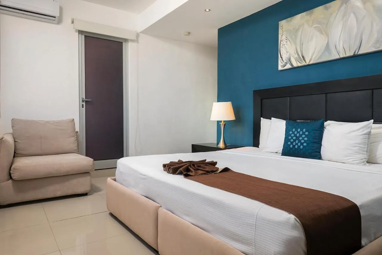 Suites Malecon Cancún Hotell