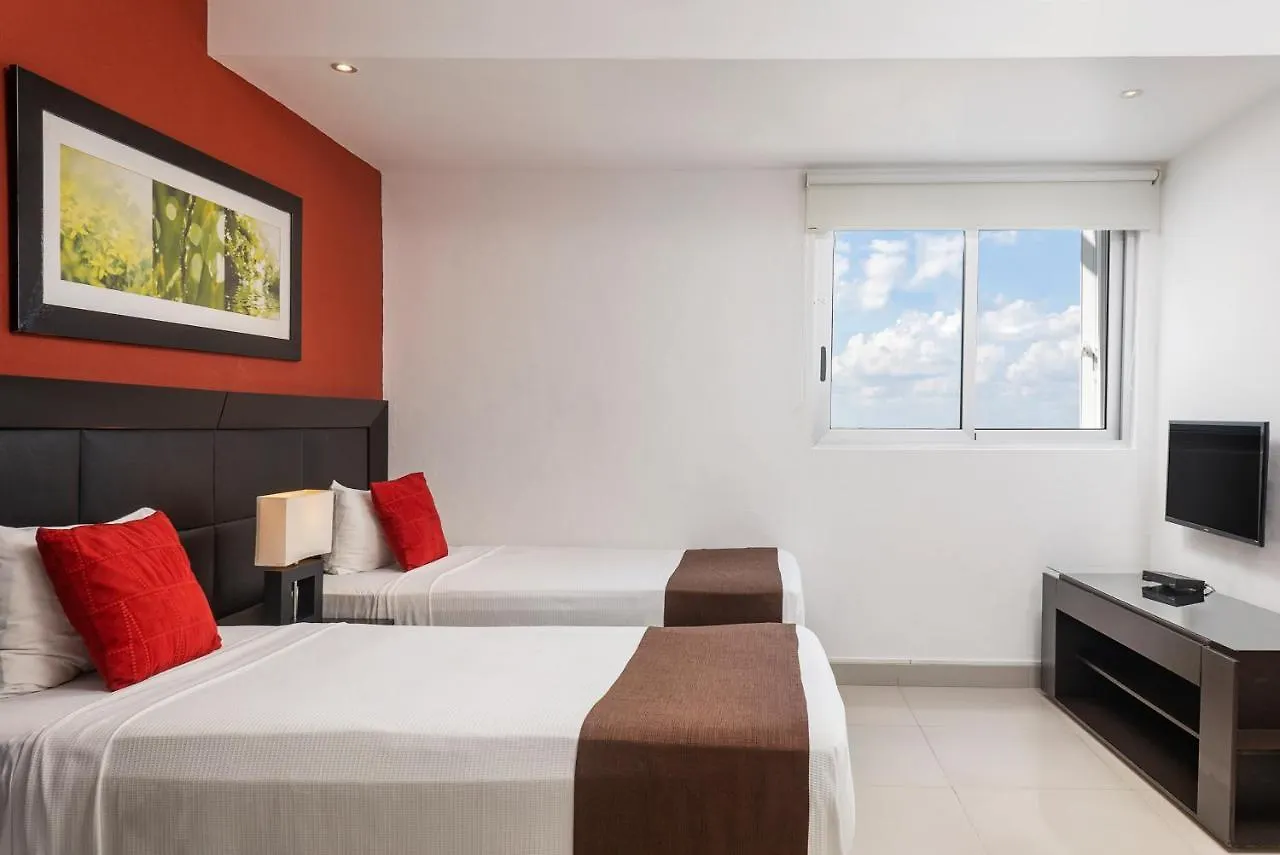Suites Malecon Cancún