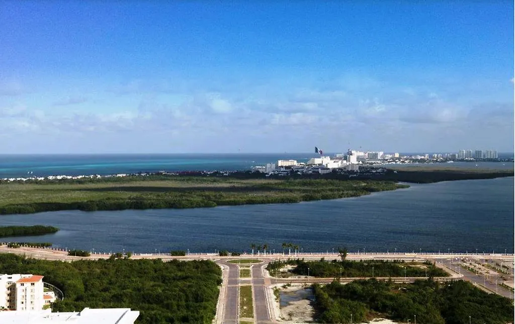 Suites Malecon Cancún 4*,