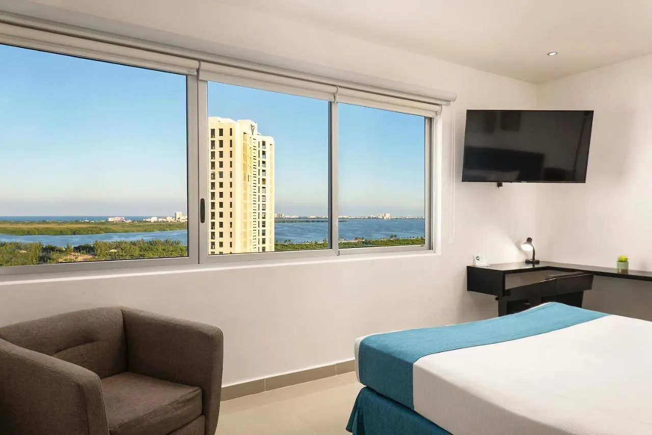 Suites Malecon Cancun